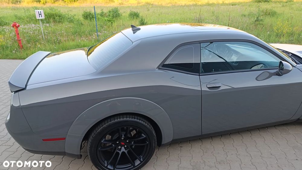 Dodge Challenger - 10