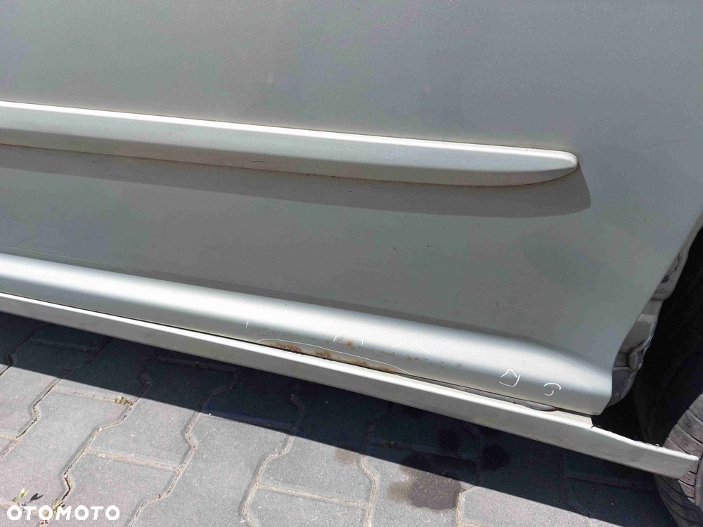 DRZWI KOMPLETNE PRAWY PRZÓD TOYOTA AVENSIS T25 6T1 - 6