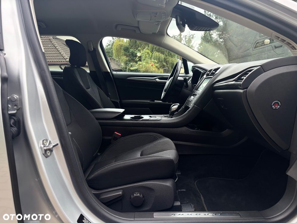 Ford Mondeo 2.0 Hybrid Titanium - 23