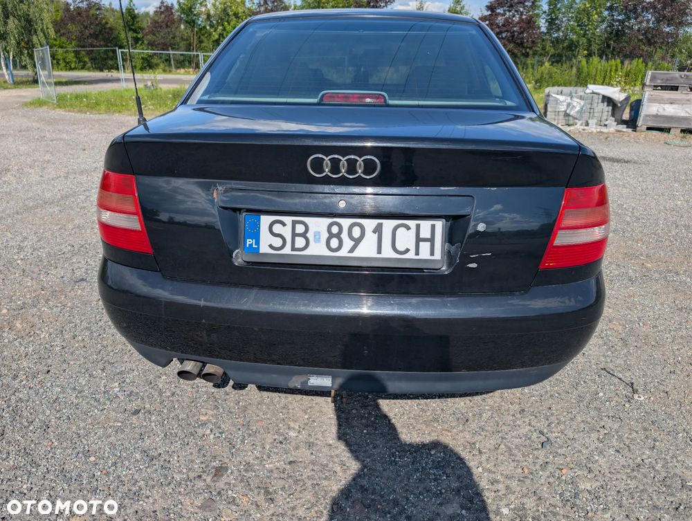 Audi A4 Limousine 2.4 - 12