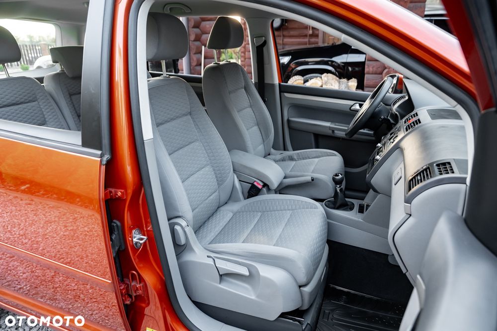 Volkswagen Touran 1.6 - 24