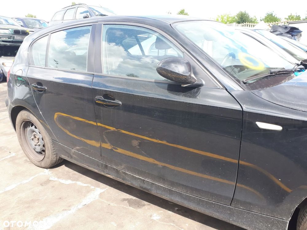 BMW 1 E87 07-11 LIFT KLAPKA WLEWU PALIWA 668/9 SCHWARZ 2 - 4