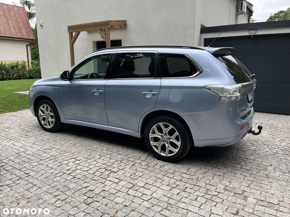 Mitsubishi Outlander - 1