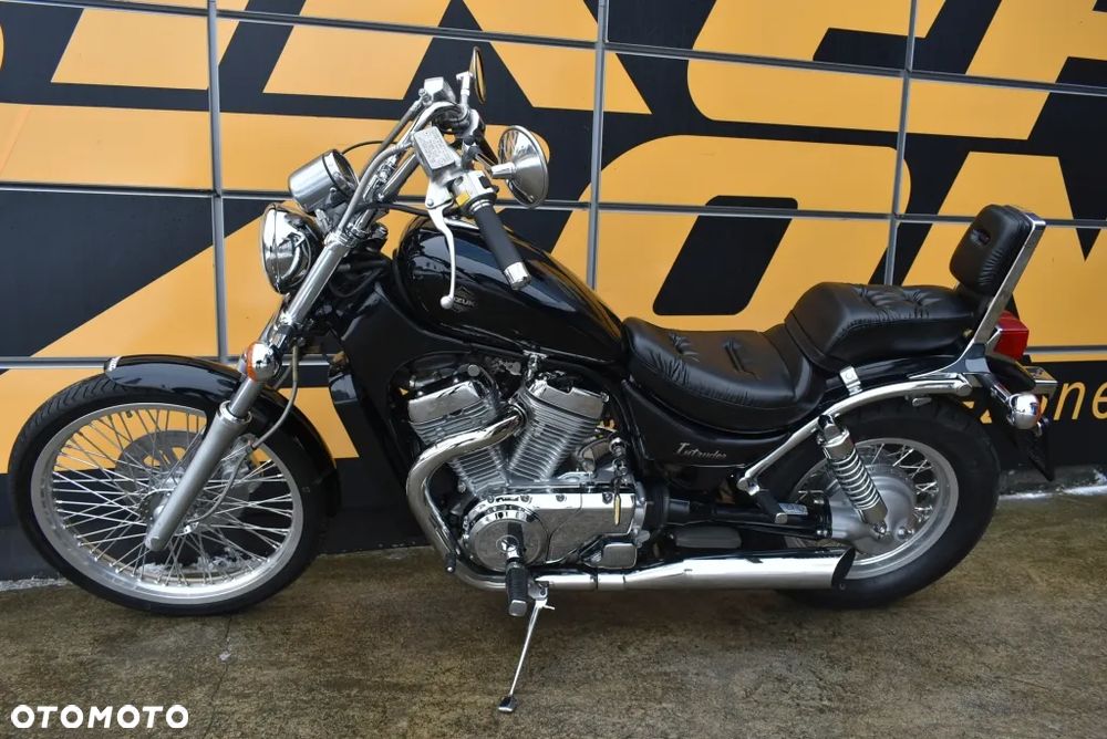 Suzuki Intruder - 8