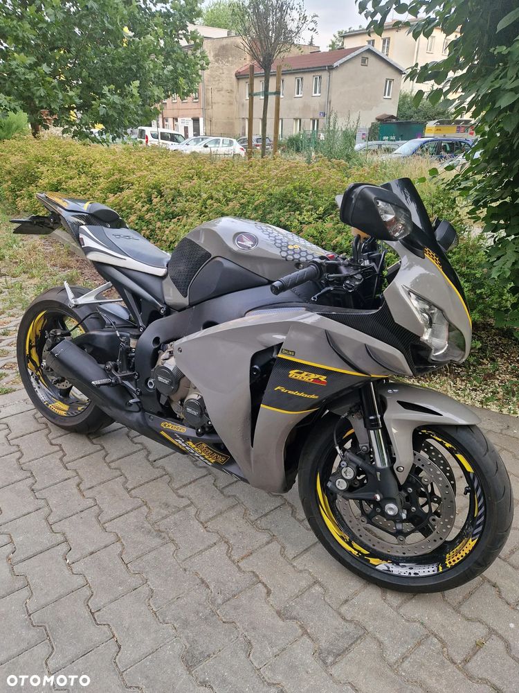 Honda CBR - 1