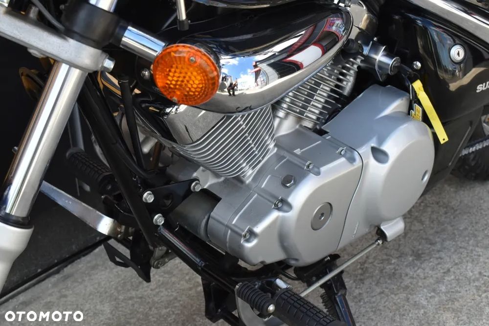 Suzuki Intruder - 26