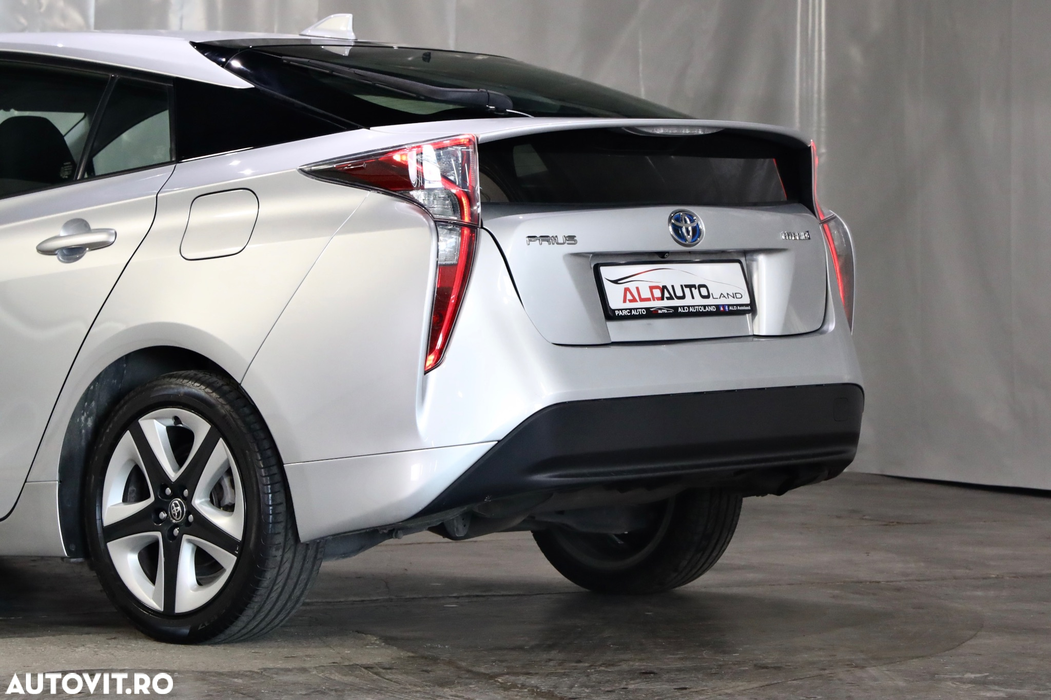 Toyota Prius 1.8 Dual VVT-i Sol - 19