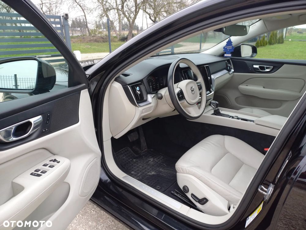 Volvo S60 T5 Momentum Pro - 17