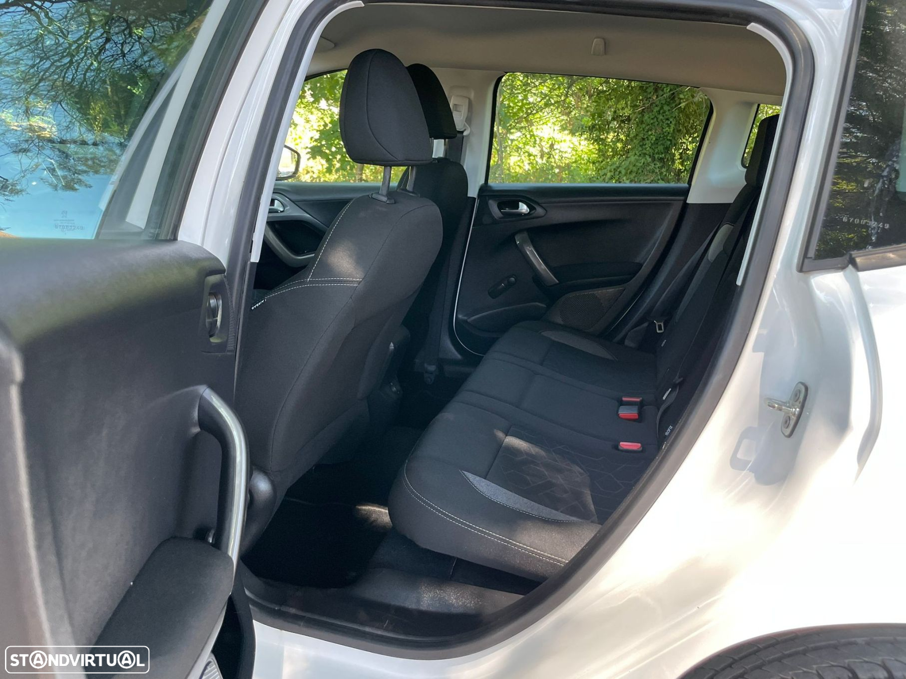 Peugeot 2008 1.2 PureTech Allure - 11