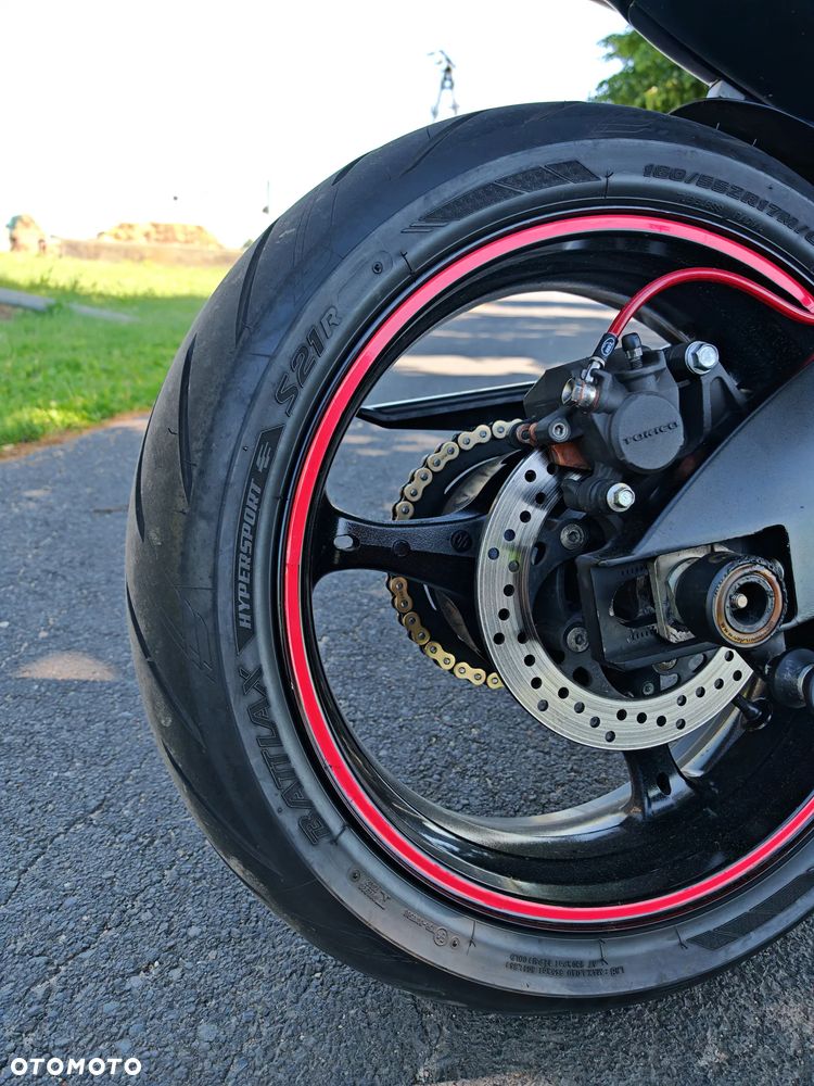 Suzuki GSX-R - 17