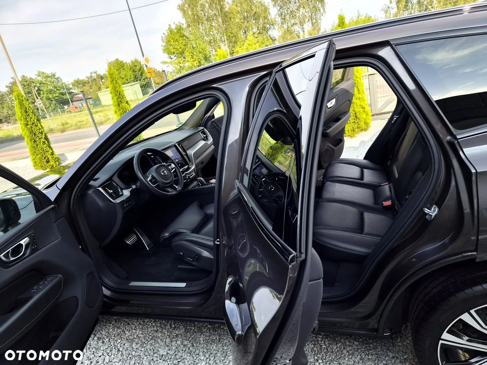 Volvo XC 60 T6 Plug-In Hybrid AWD Plus Black Edition - 25