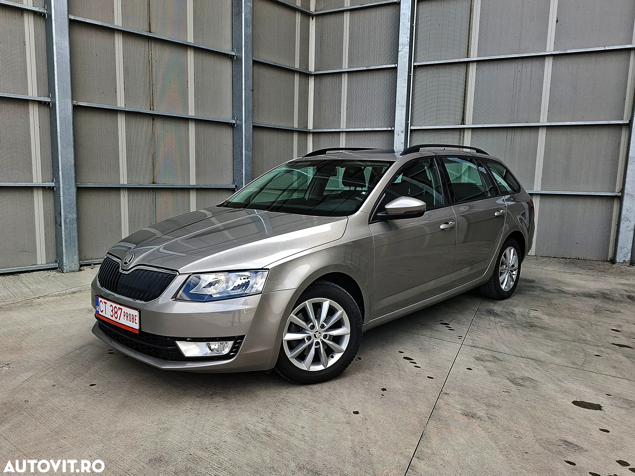 Skoda Octavia 1.6 TDI DSG Style - 3