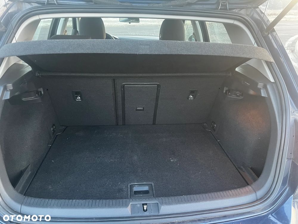 Volkswagen Golf - 10