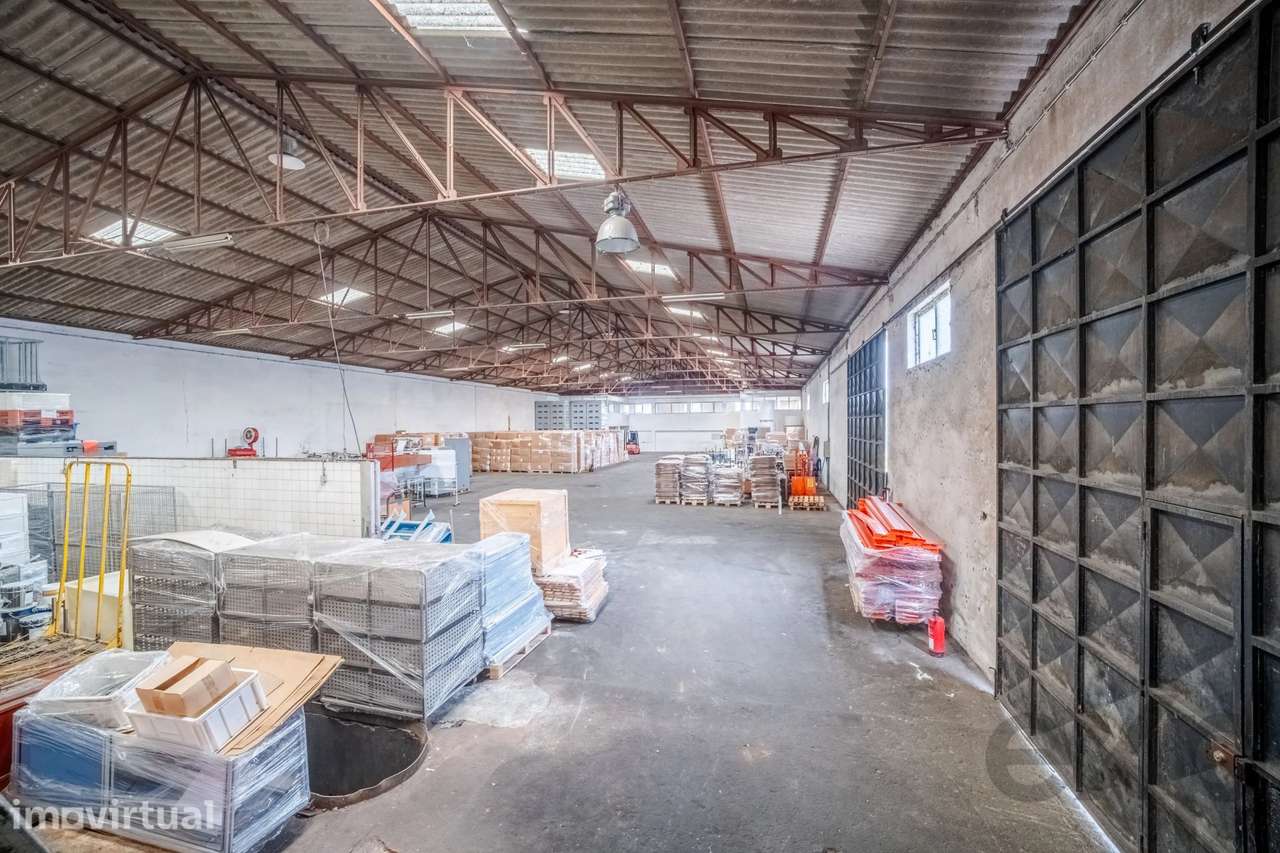 Armazém e escritórios em Penafiel, 3.327 m² e ampliação aprovada - Grande imagem: 4/22