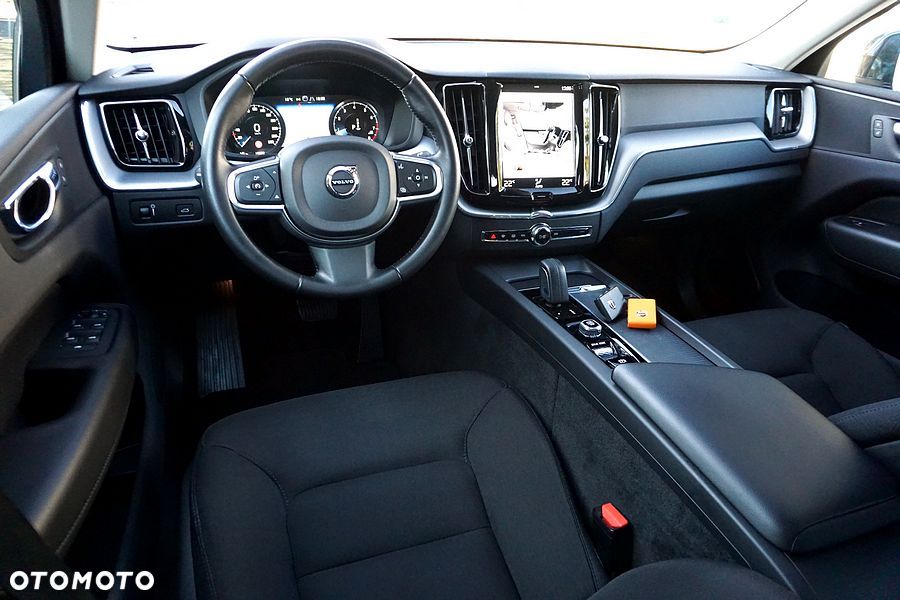 Volvo XC 60 B4 B Geartronic Momentum Pro - 24
