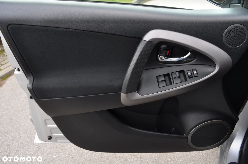 Toyota RAV4 2.0 4x4 Automatik - 34