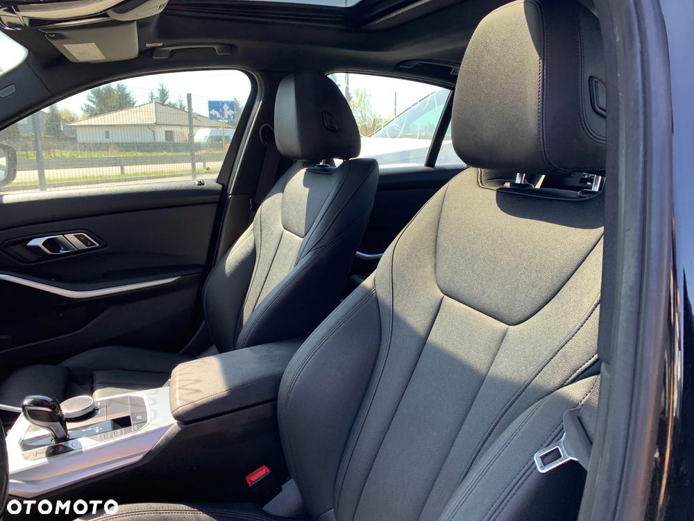 BMW Seria 3 330i xDrive - 11