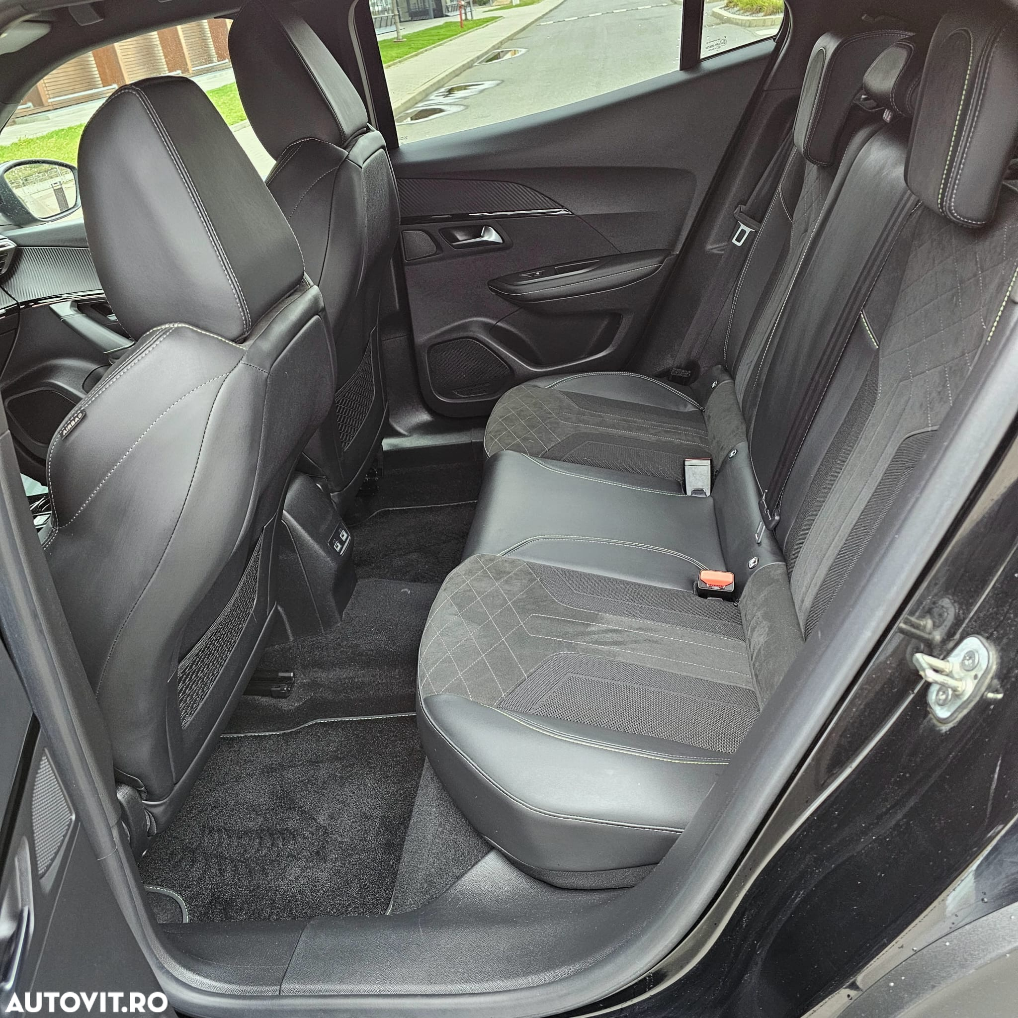 Peugeot 2008 BlueHDi 130 EAT8 GT Pack - 15