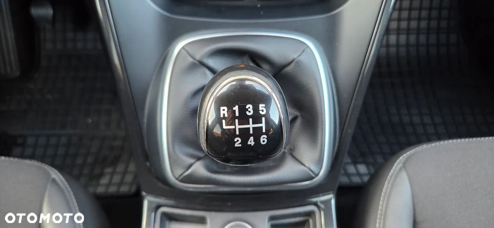 Ford Kuga 1.5 EcoBoost 2x4 Titanium - 28