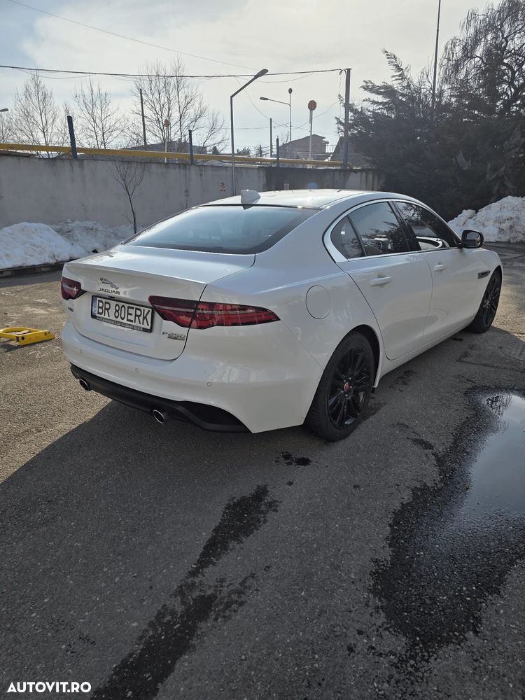 Jaguar XE P250 RWD Standard S - 7