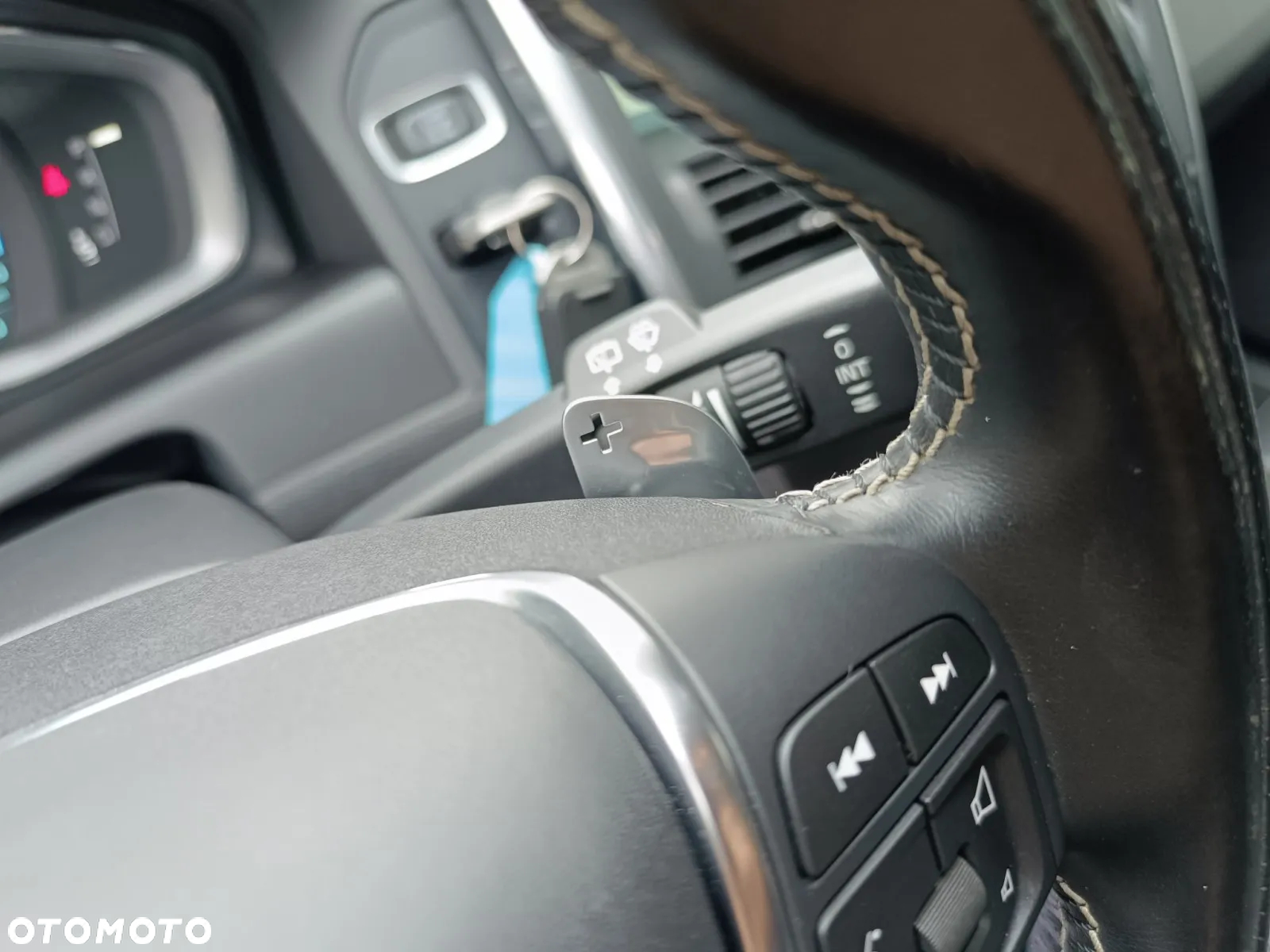 Volvo XC 60 D4 Geartronic Momentum - 27