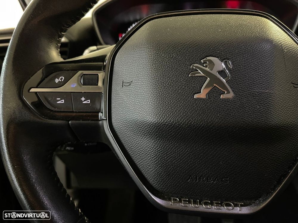 Peugeot 2008 1.5 BlueHDi Allure EAT8 - 17