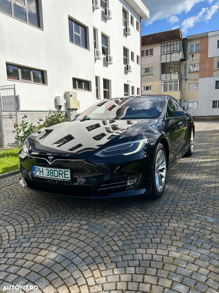 Tesla Model S - 1