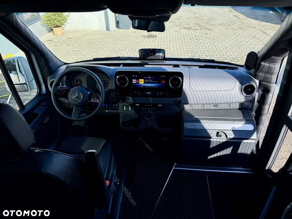 Mercedes-Benz Sprinter 519 Panoramic Line - 10