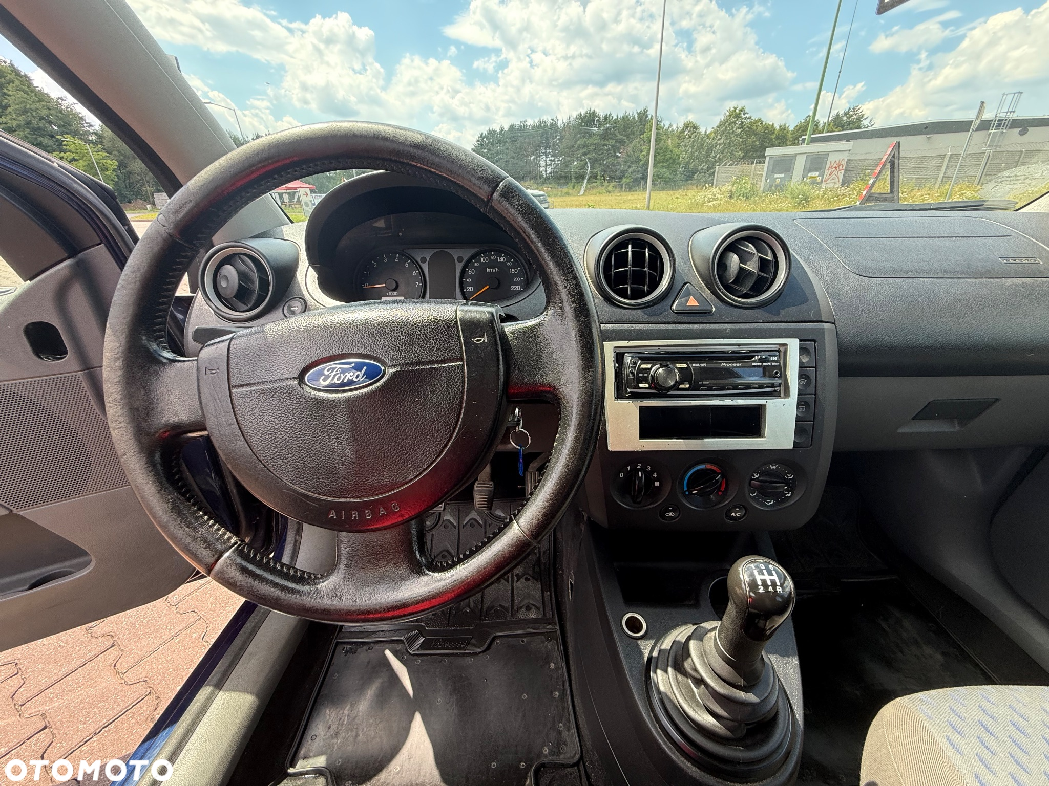 Ford Fiesta 1.6 Ambiente - 24