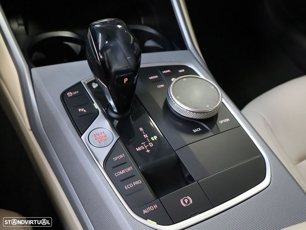 BMW 318 d Auto - 24