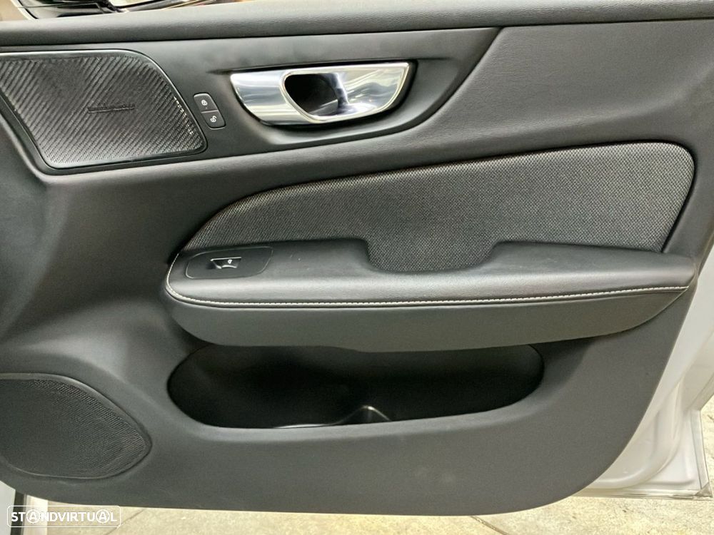 Volvo V60 2.0 T8 AWD TE R-Design - 24