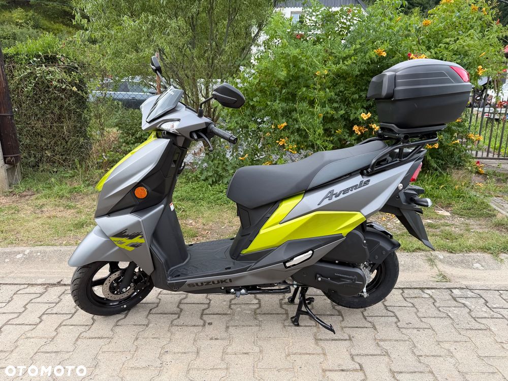 Suzuki Avenis