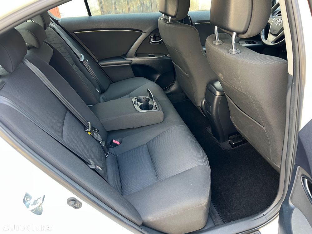 Toyota Avensis - 8