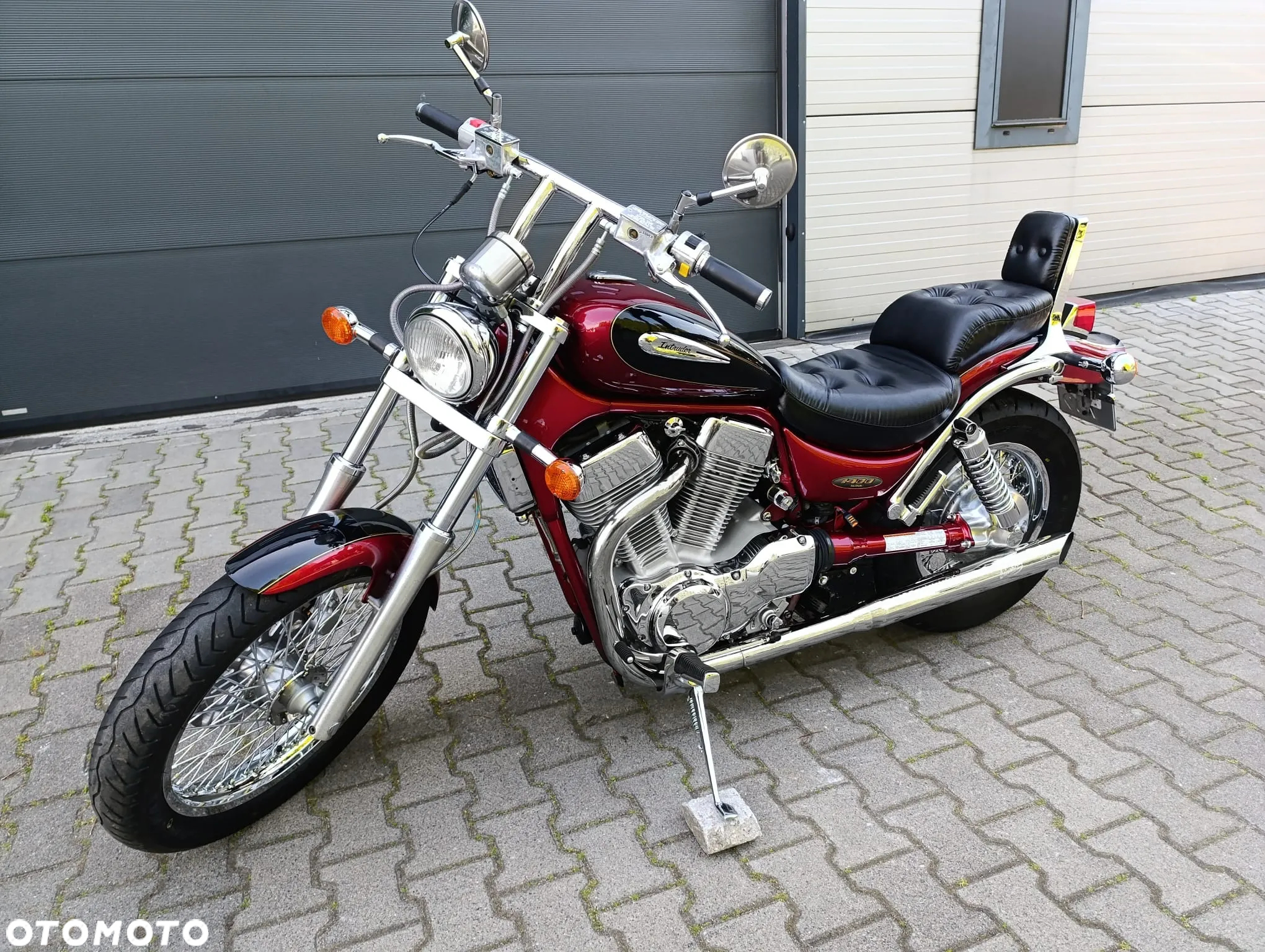 Suzuki Intruder - 8