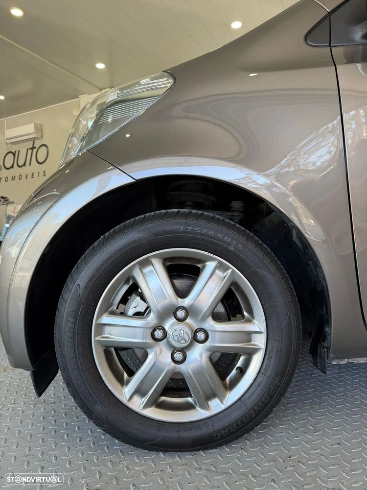 Toyota iQ 1.0 VVT-i Essential+AC - 4