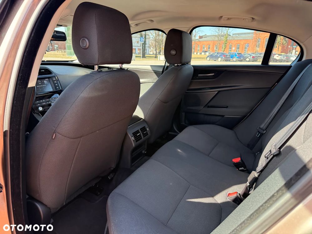 Jaguar XE 2.0 D Pure - 21