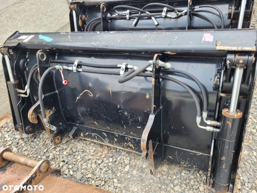 Caterpillar 906M / nowy model 2022r. / łyżka otwierana + widły / SUPER STAN - 23