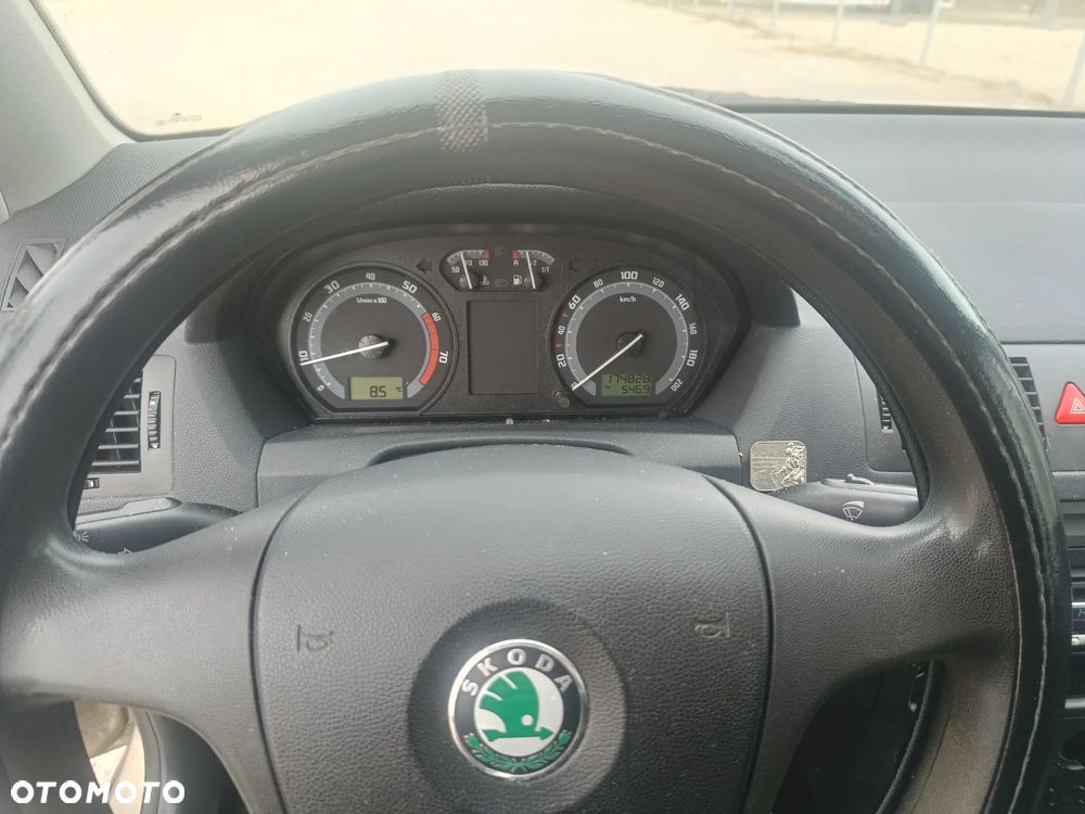 Skoda Fabia 1.4 16V Ambiente - 8