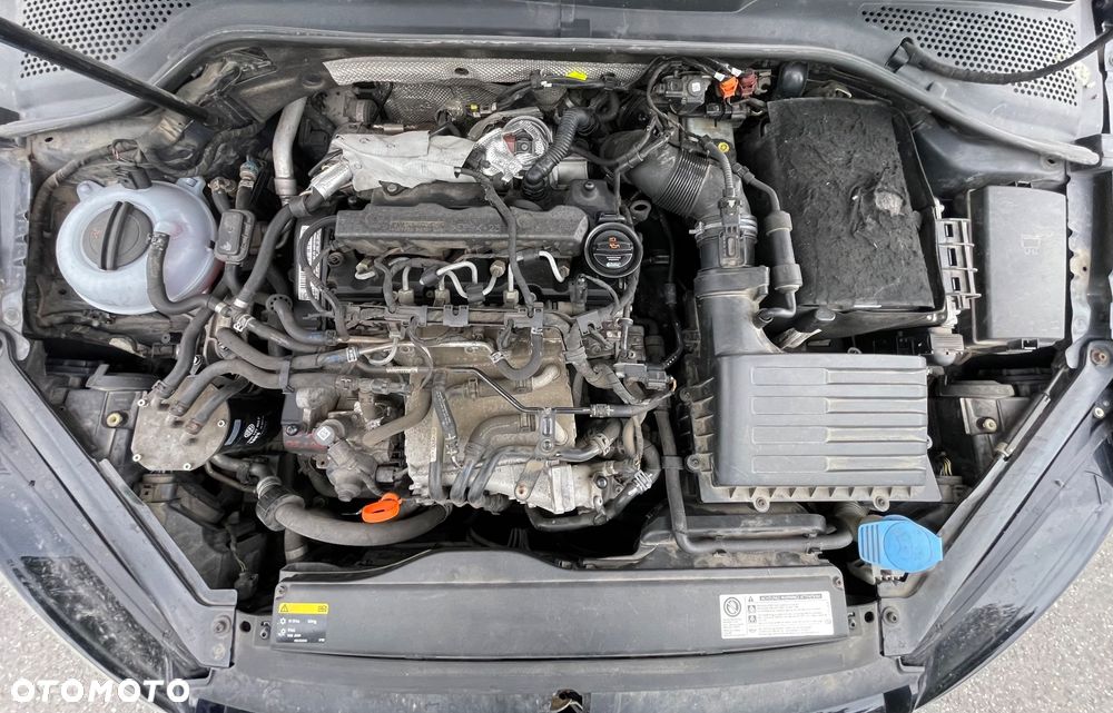 Volkswagen Golf 1.6 TDI DPF Highline - 27