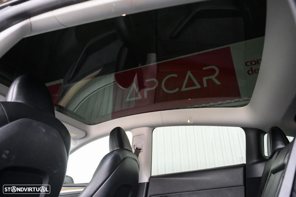 Tesla Model Y Long Range RWD - 55