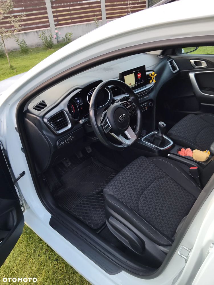 Kia Ceed - 16