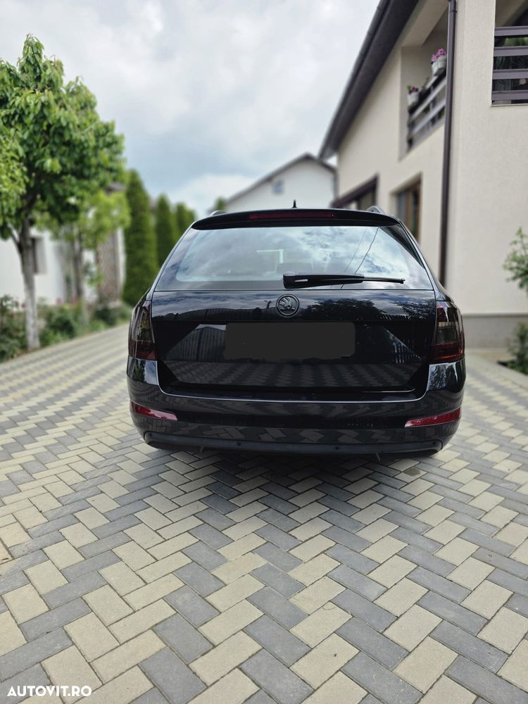 Skoda Octavia 2.0 TDI AMBITION DSG - 8