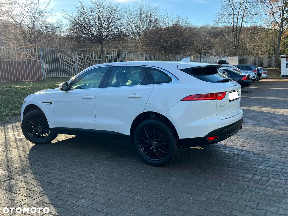 Jaguar F-Pace P250 AWD R-Dynamic SE - 3
