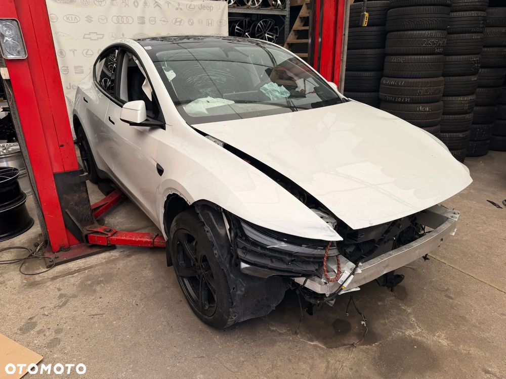 Tesla Model Y Long Range Dual Motor AWD - 2