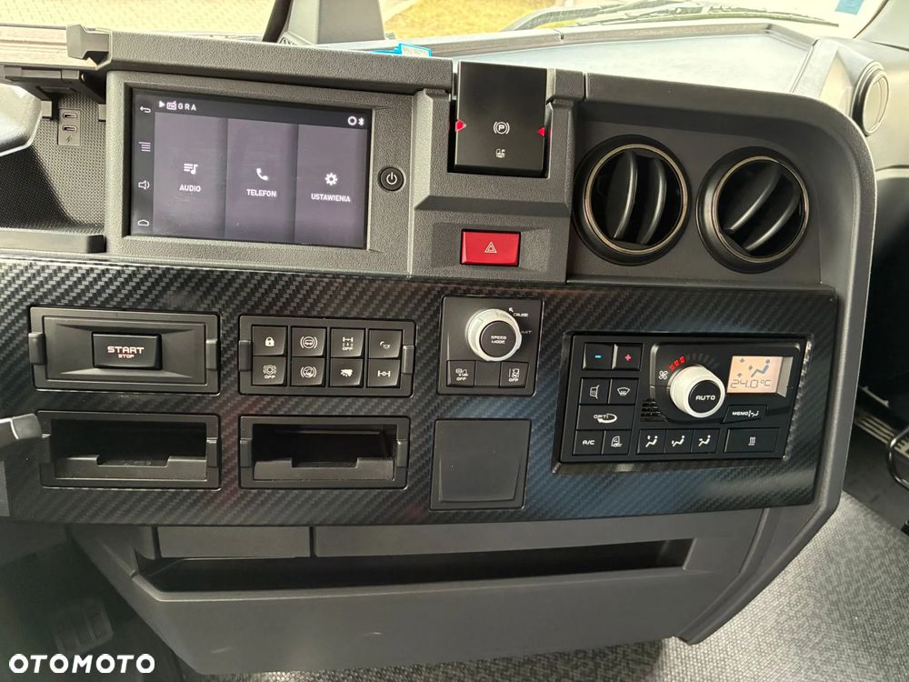 Renault T480 Sleeper Cab - 14