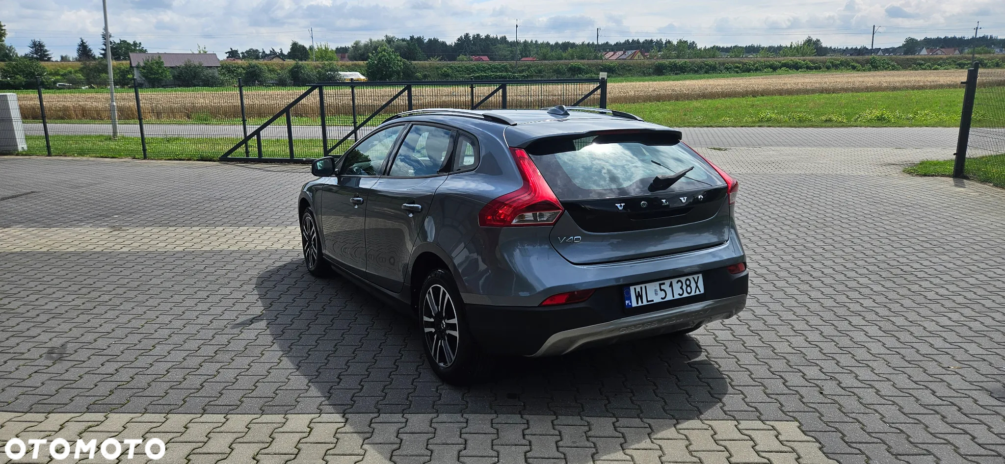 Volvo V40 Cross Country - 4