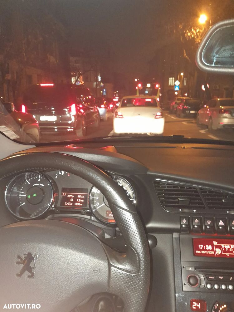 Peugeot 3008 2.0 HDI FAP Premium - 6