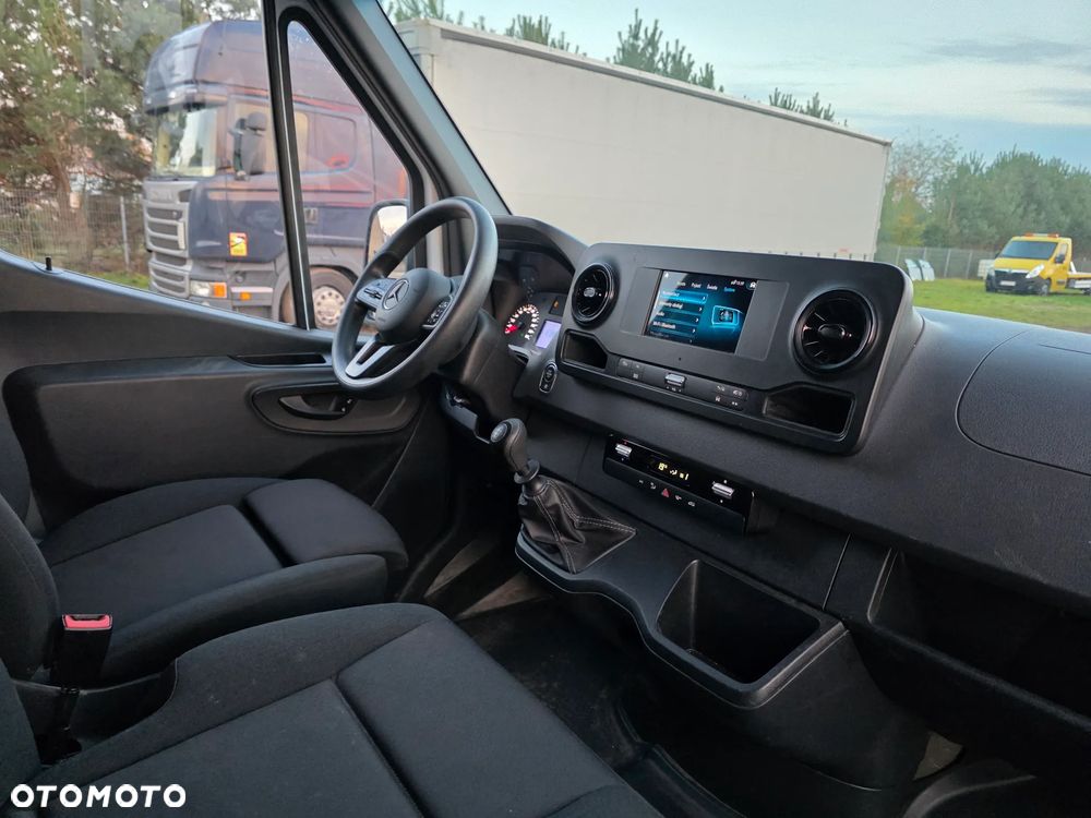 Mercedes-Benz Sprinter - 19