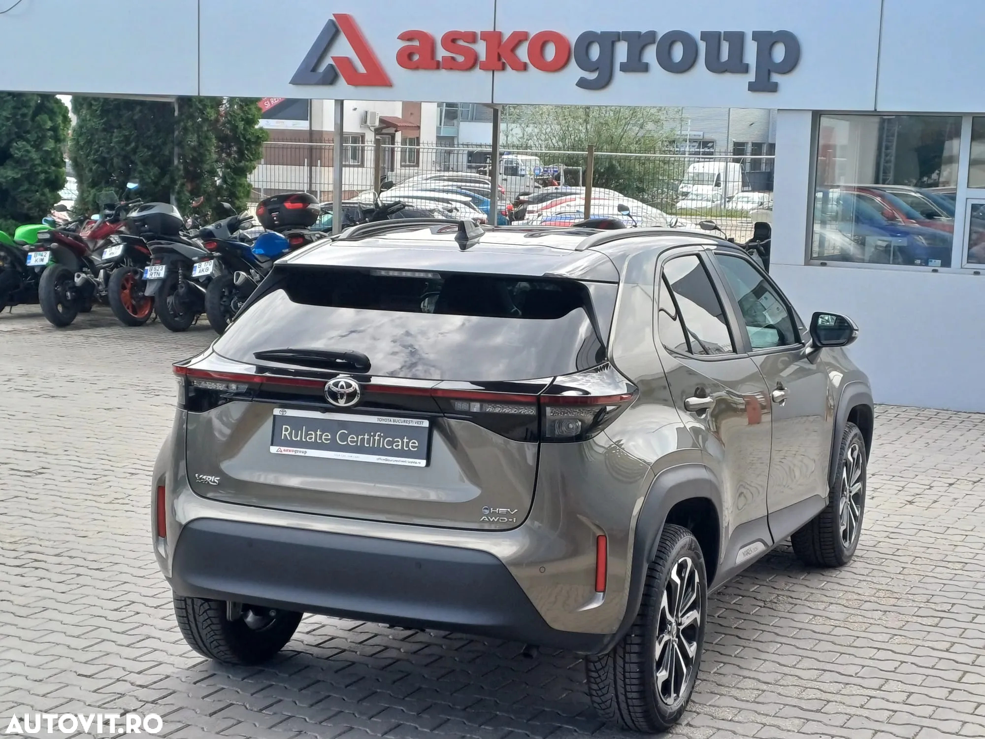 Toyota Yaris Cross 1.5 VVT-i HSD 4x4 Dynamic - 4