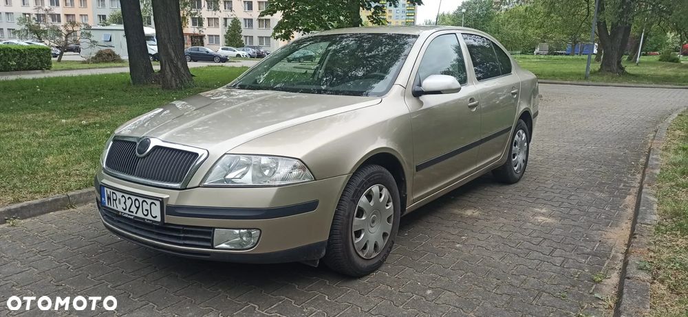 Skoda Octavia 1.6 FSI Ambiente - 9
